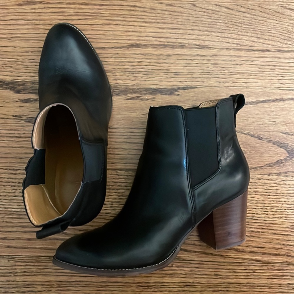 Jcrew Rory Black Leather heeled Chelsea boots. Size 7.5